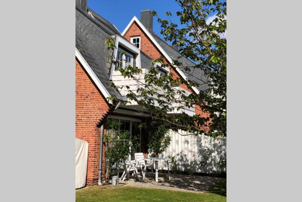 Maritim Und Individuell In Wenningstedt Mit Balkonアパートメント エクステリア 写真