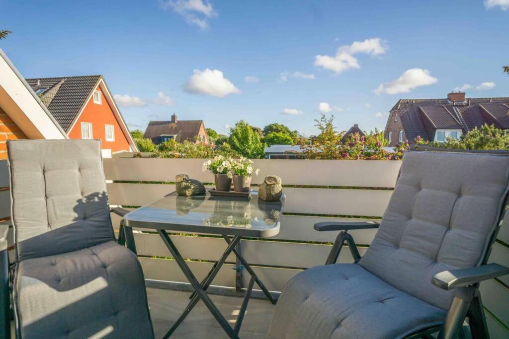 Maritim Und Individuell In Wenningstedt Mit Balkonアパートメント エクステリア 写真