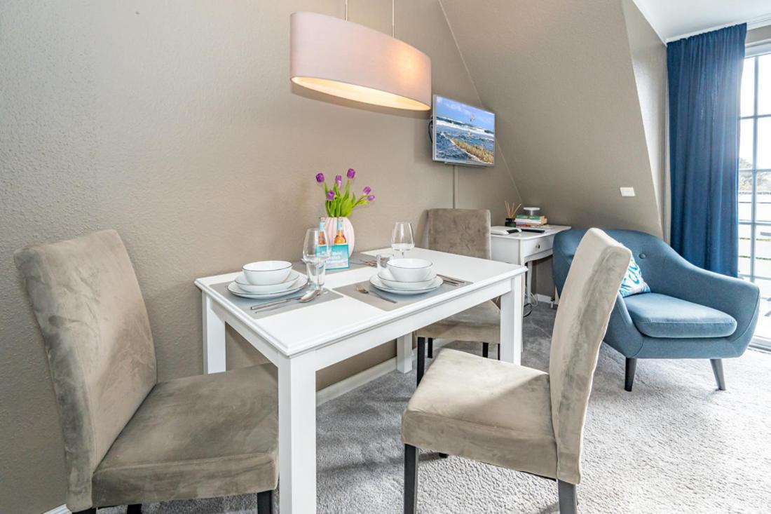 Maritim Und Individuell In Wenningstedt Mit Balkonアパートメント エクステリア 写真
